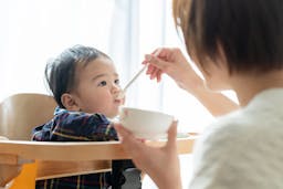 上手な離乳食の与え方