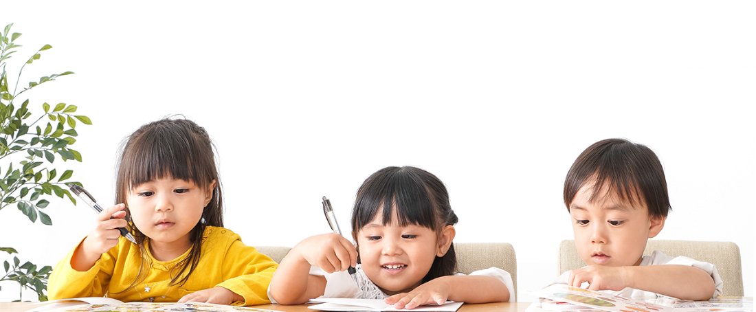 勉強するこども